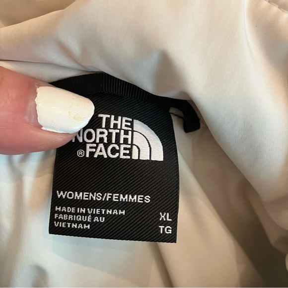 The North Face- Tamburello Jacket in TNF White. EUC. Has small flaw. Size XL. - Picture 14 of 15